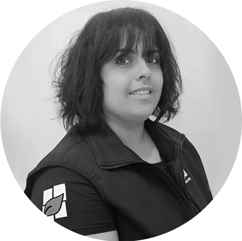 Anabel Grimalt, Administración y operaciones